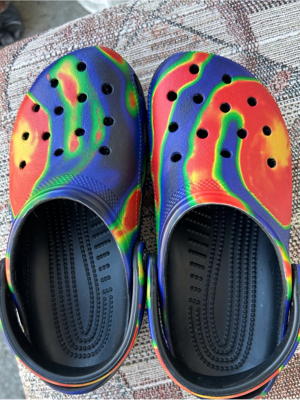 Crocs Kid’s Unisex Clog Sandals Rainbow Tie-Dye Pattern Size US M4 W6 Age 8-10.